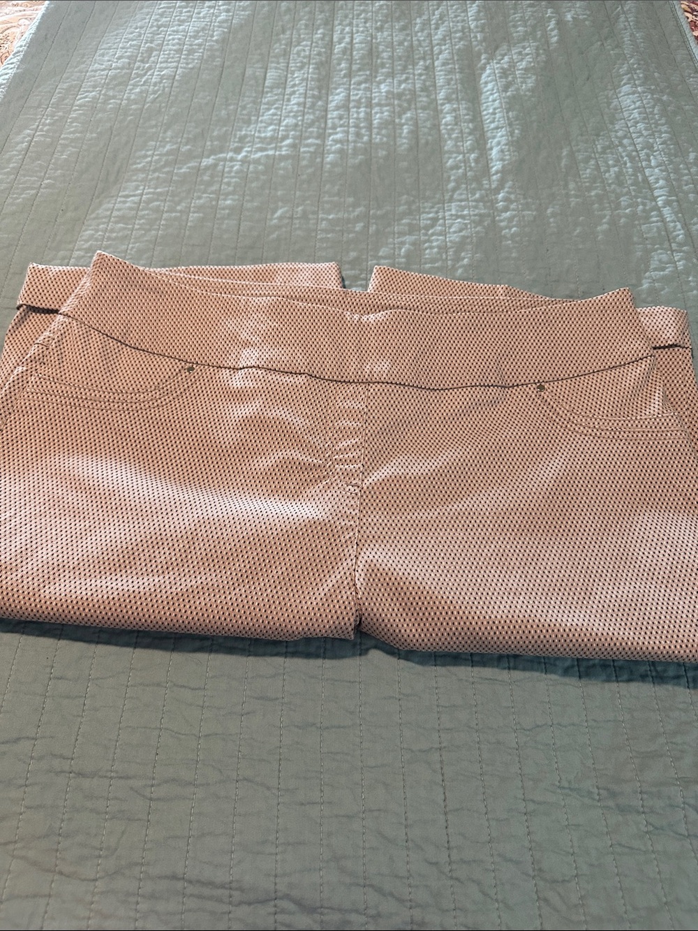 Westbound Tan Micro-Pattern Bermuda Shorts - Picture 4 of 7